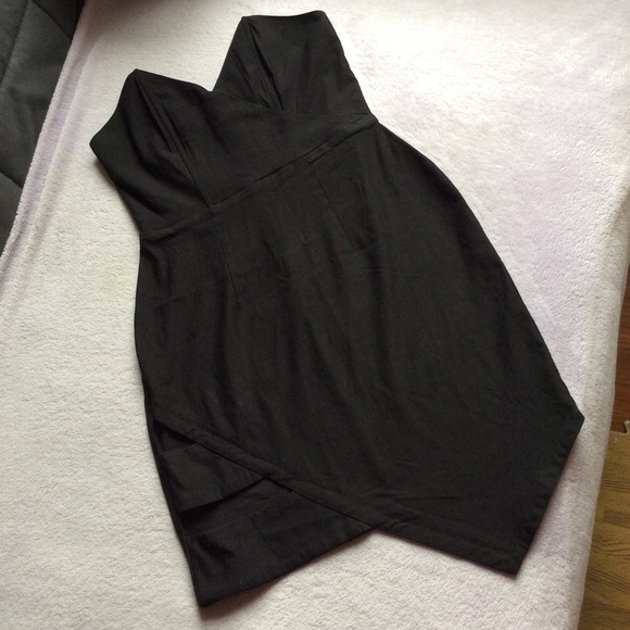 Tobi Dresses & Skirts - 2/$8 • EUC TOBI Asymmetrical Strapless Dress